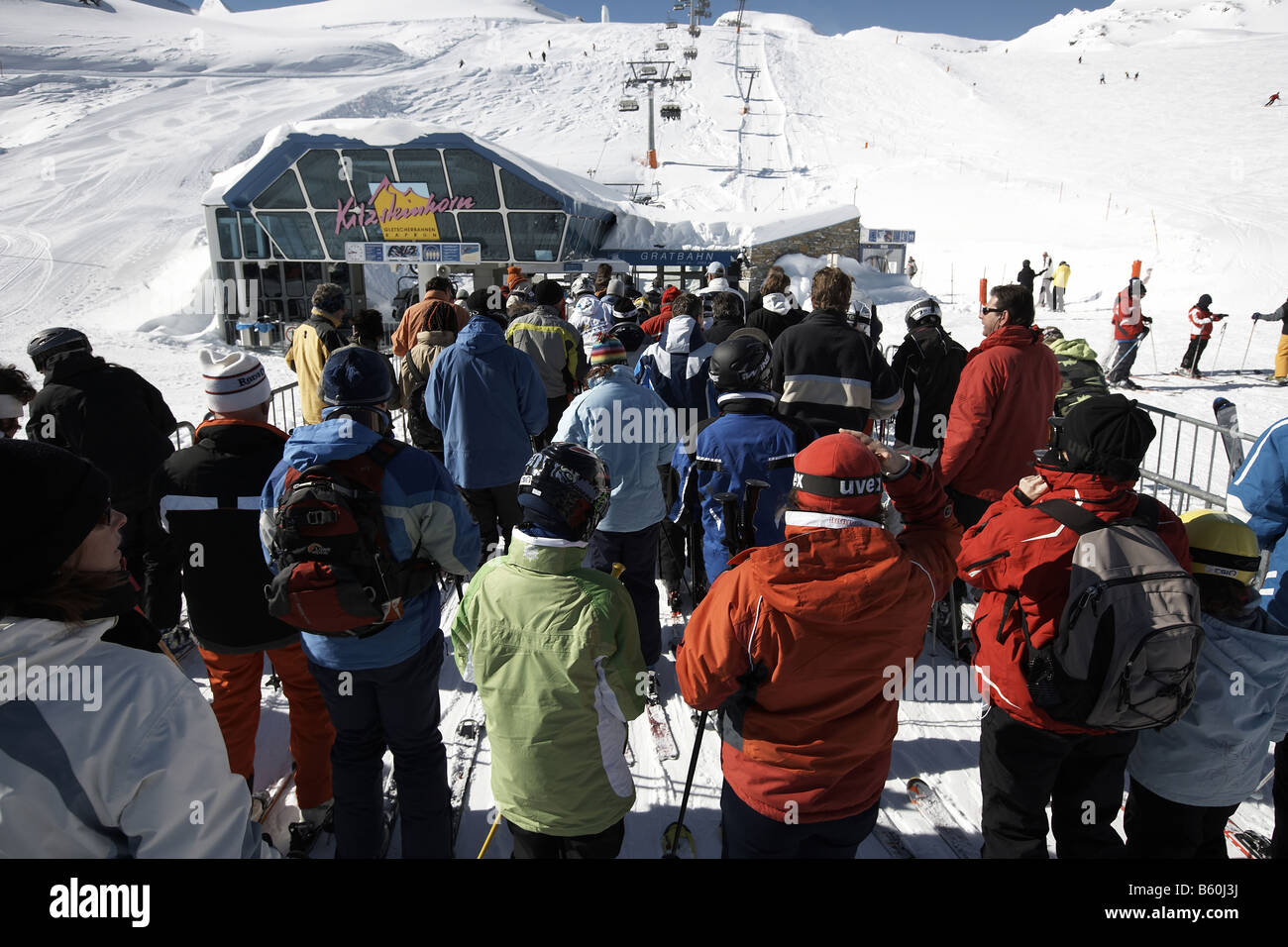 Skiers queuing for ski lift Queuing for the Gratbahn ski lift to Kitzsteinhorn Kaprun Austria Europe Stock Photo