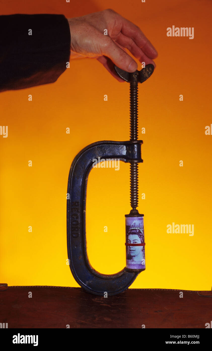 hand holding clamp with UK sterling twenty pound notes Stock Photo Alamy