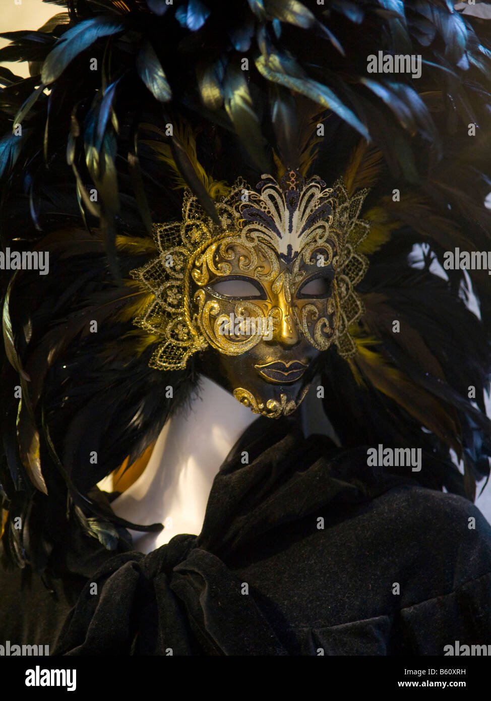 Venetian mask black hi-res stock photography and images - Alamy