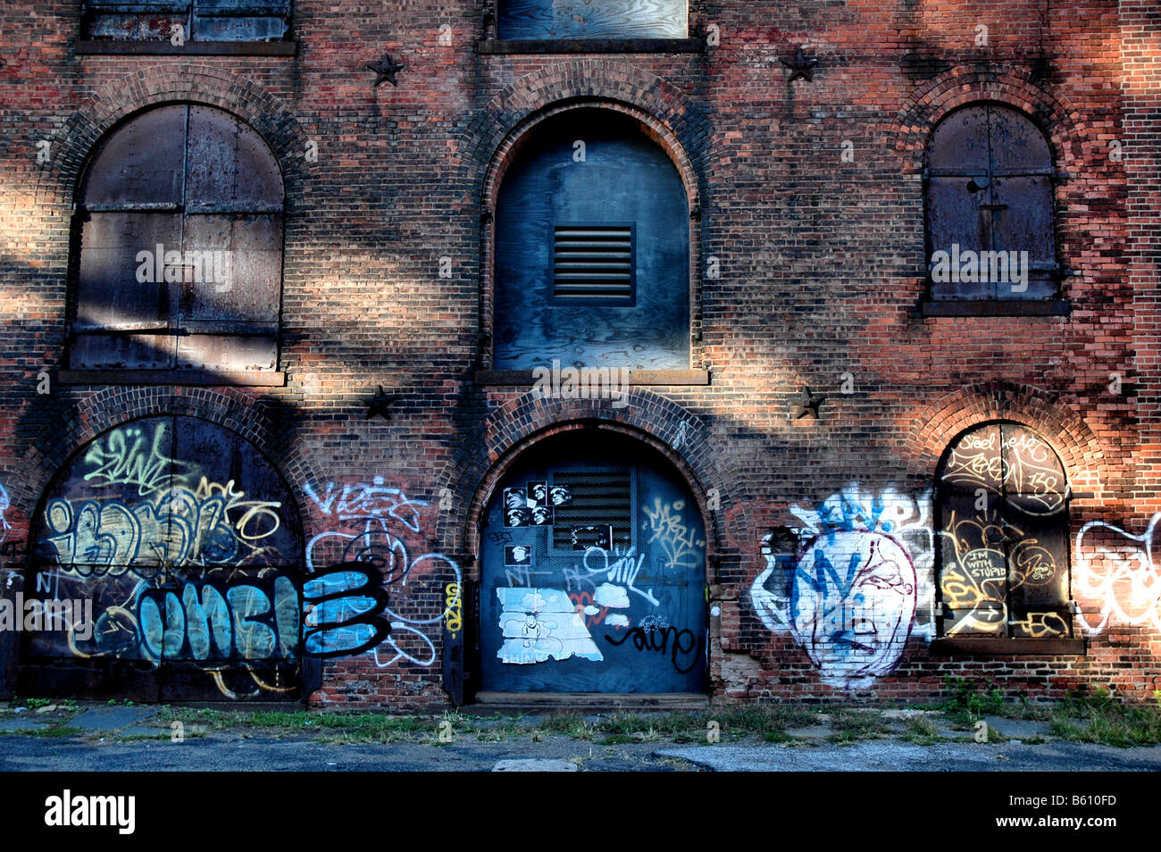 graffiti on brick walls along street in dumbo brooklyn Stock Photo Alamy