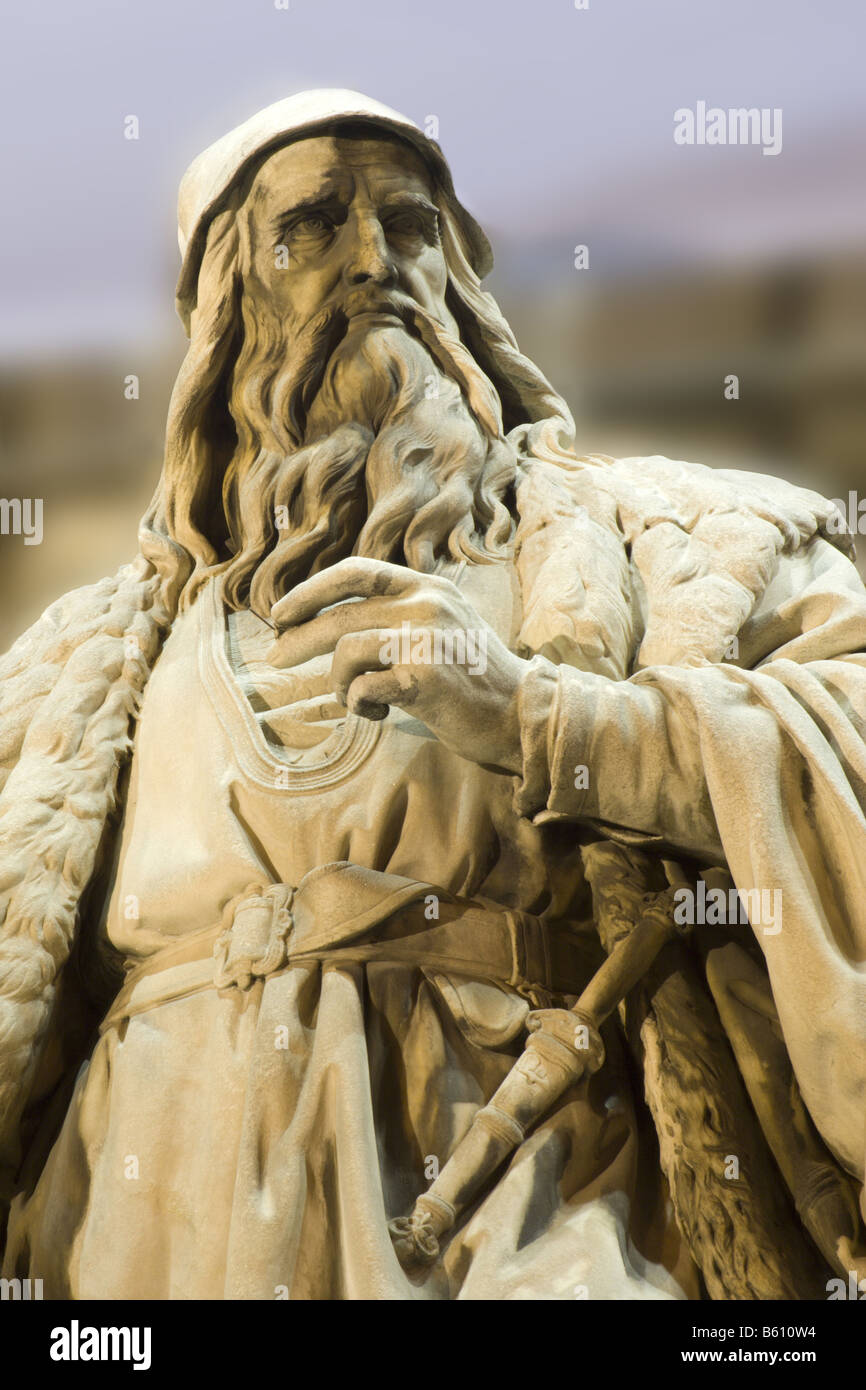 Leonardo da vinci statue on hi-res stock photography and images - Alamy