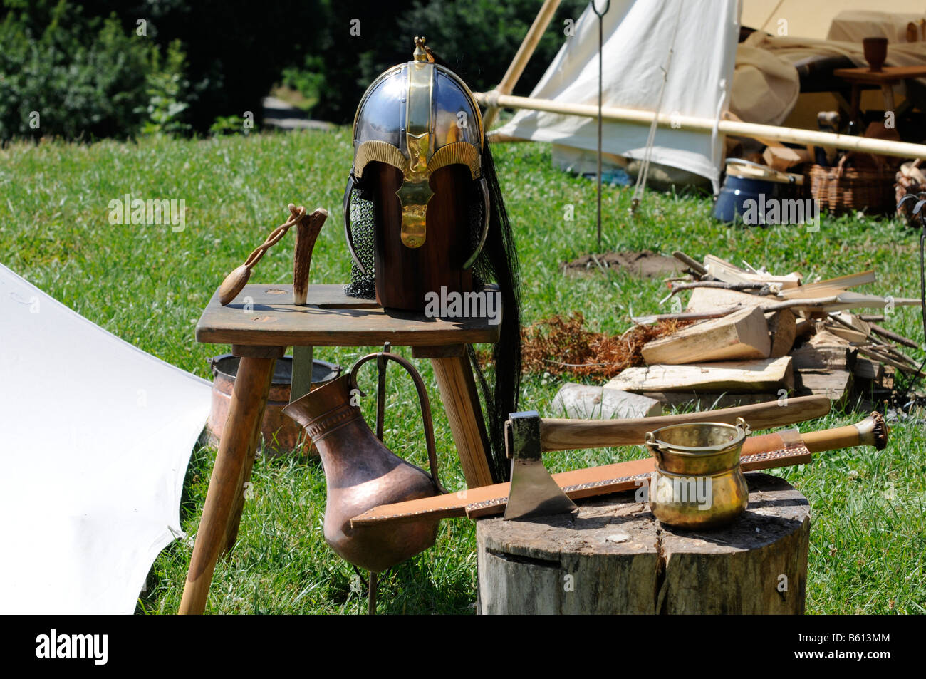 Knight's equipment and weapons including a helmet, axe and tent, Waescherburg Castle, Waeschenbeuren, Baden-Wuerttemberg Stock Photo