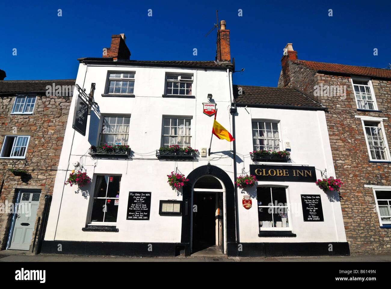 Inner city row of houses, Globe Inn Pub, Wells, Somerset, England, Great Britain, Europe Stock Photo