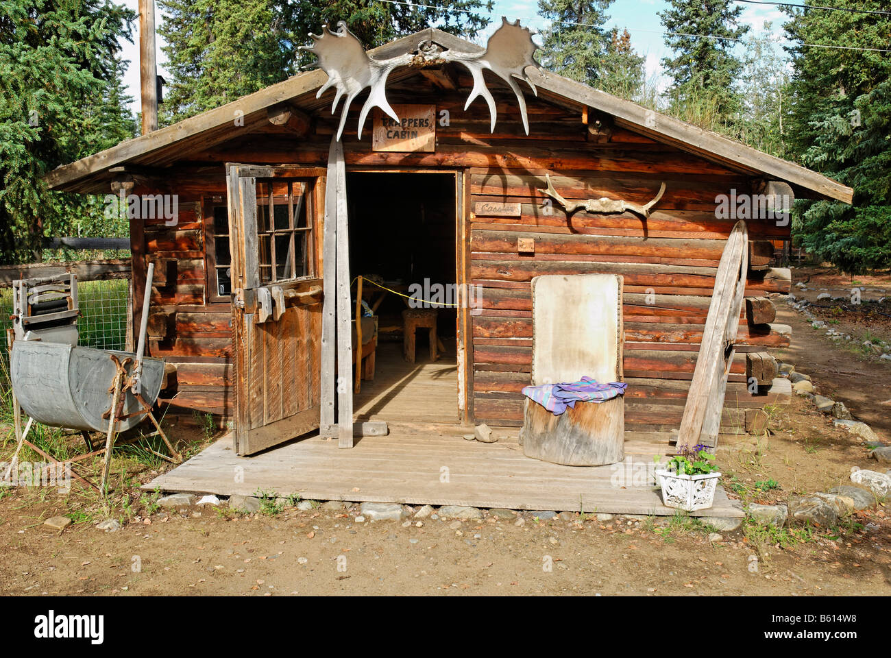 Trapper hut hi-res stock photography and images - Alamy