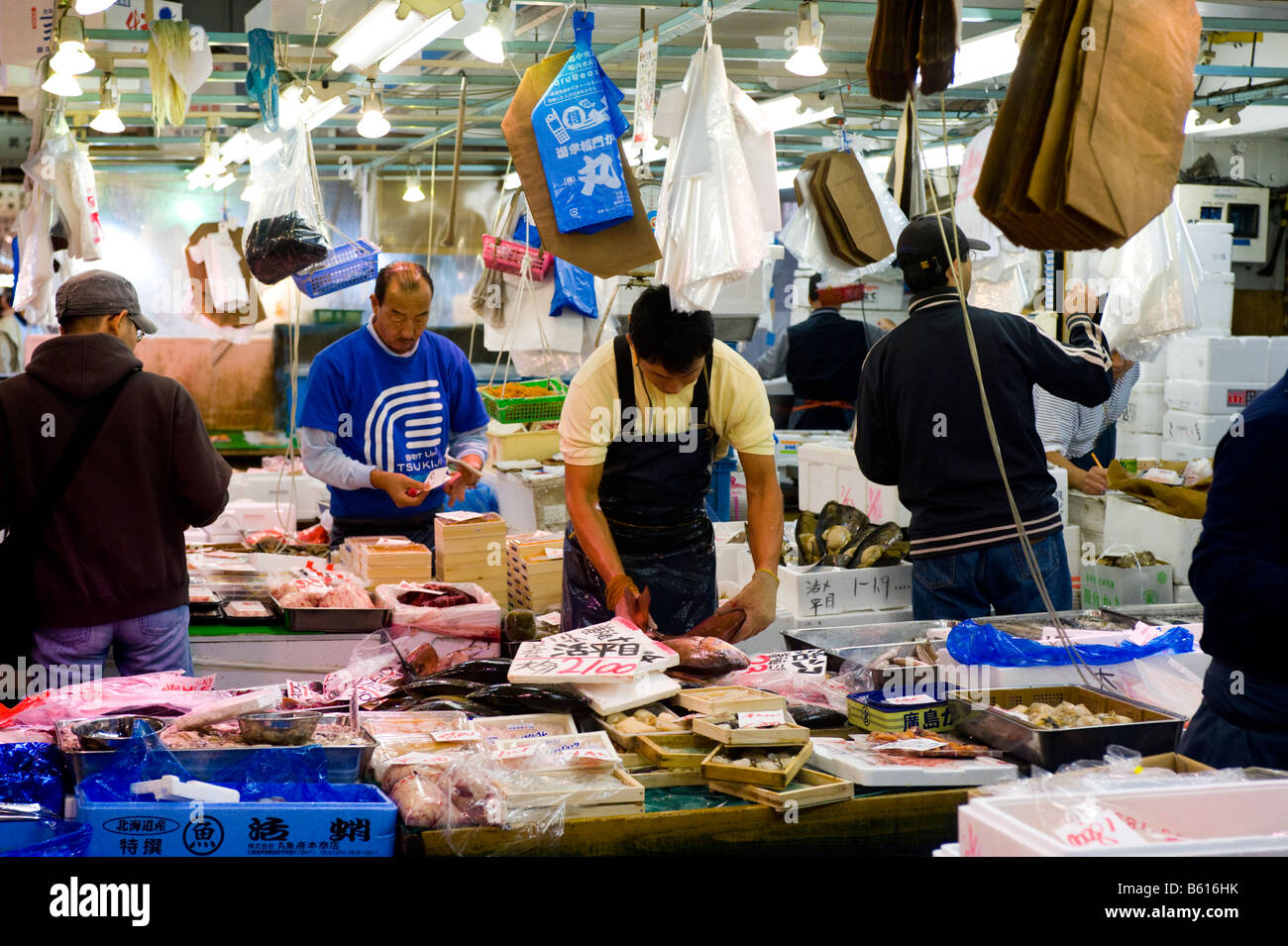Workers at The Tsukiji Fish Market in Tokyo, Japan Stock Photo - Alamy