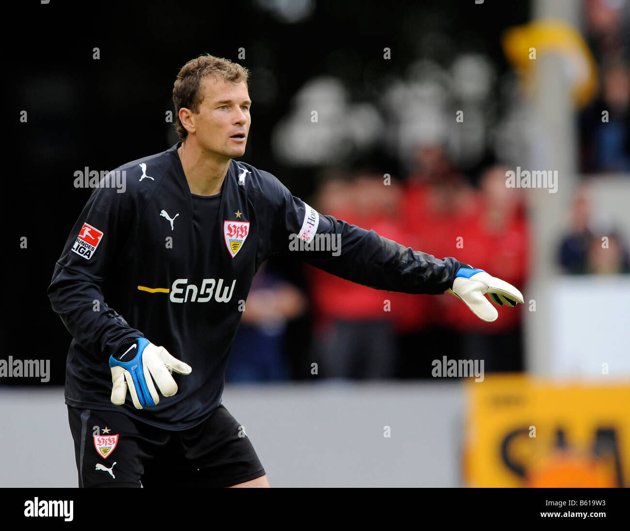 Goalkeeper Jens LEHMANN, VfB Stuttgart, gesticulating and directing the defence Stock Photo