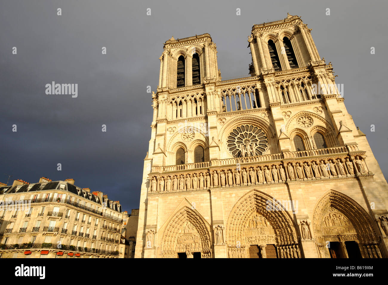 Notre Dame de Paris with main portal, west view, Paris, France, Europe