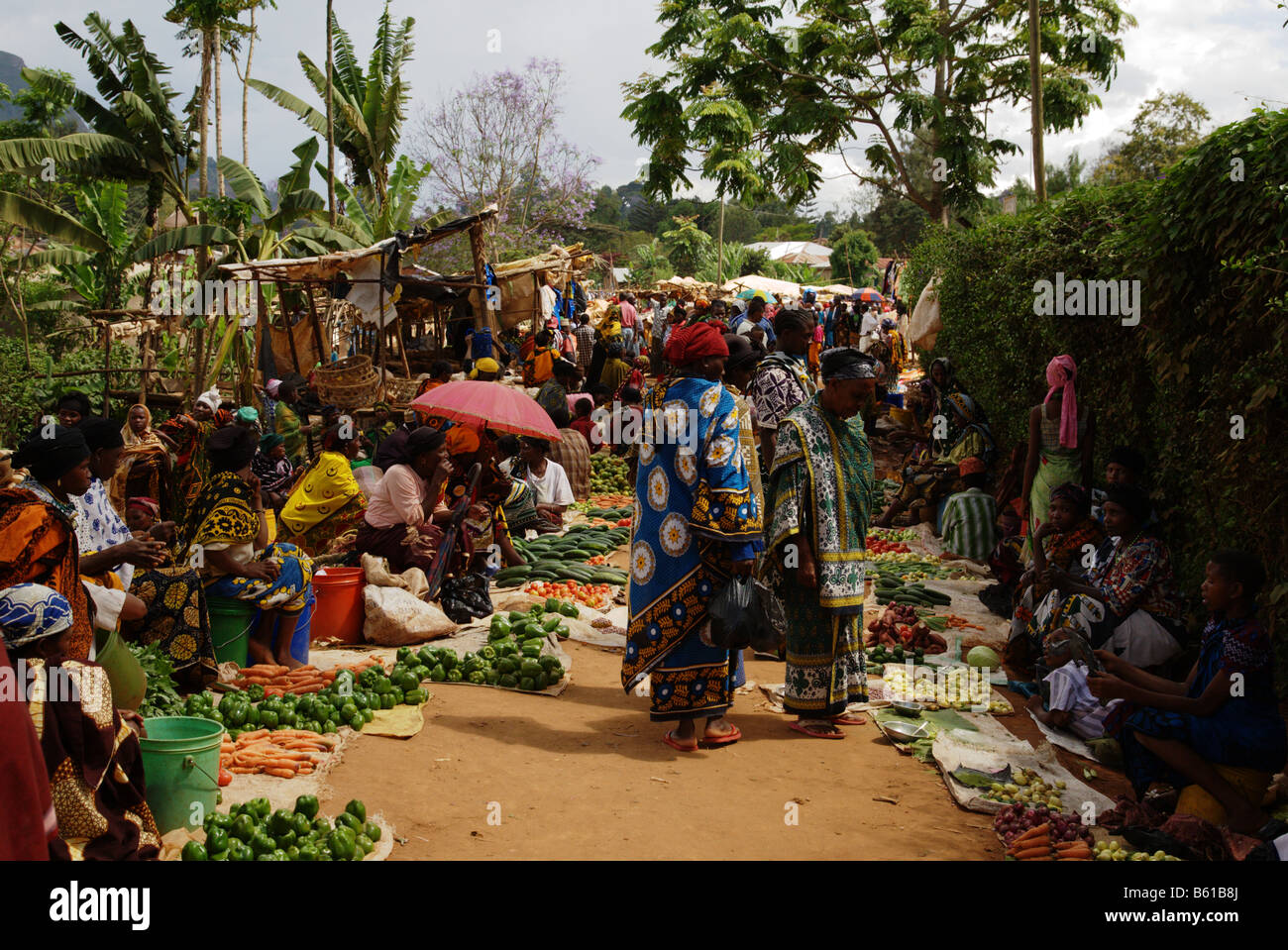Colourful Sunday market in Lushoto, Usambara Mountains - Tanzania Stock Photo