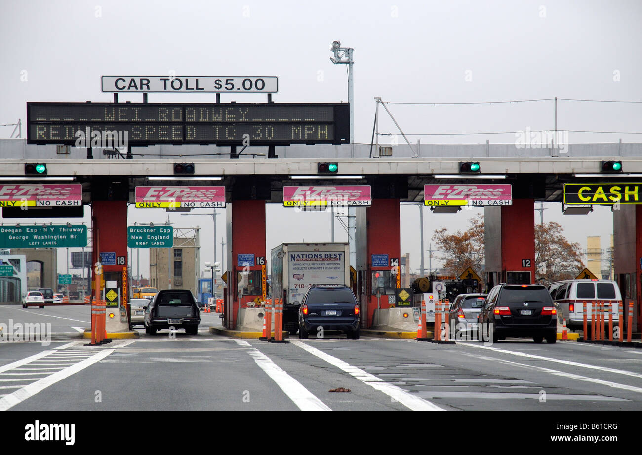 E ZPass toll plaza and cash payment booth on the I 278 highway New York