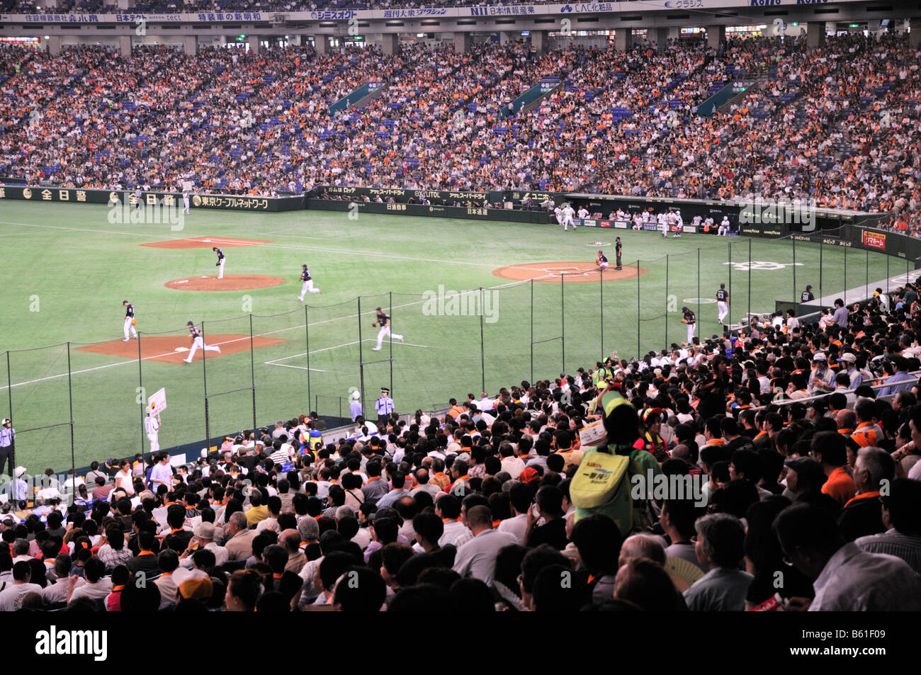 The Giants Baseball Team Playing At The Tokyo Dome Tokyo Japan 1 2 Stock Photo Alamy The Giants Baseball Team Playing At The Tokyo Dome Tokyo Japan 1 2 Stock Photo Alamy