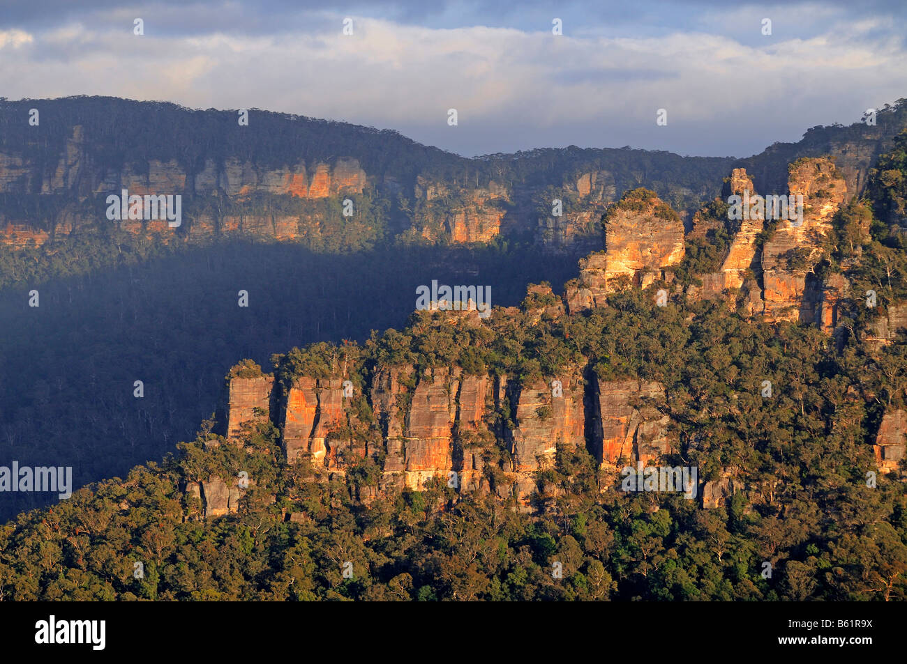 The Three Sisters, rock formation at sunrise, Blue Mountains National