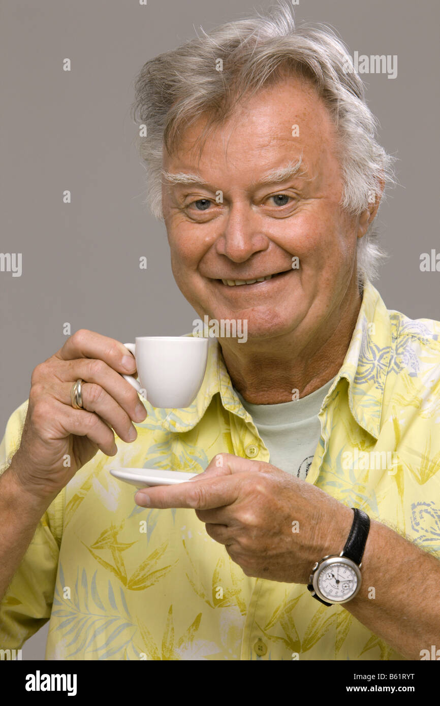 75 year old man smiling into camera hi-res stock photography and images ...