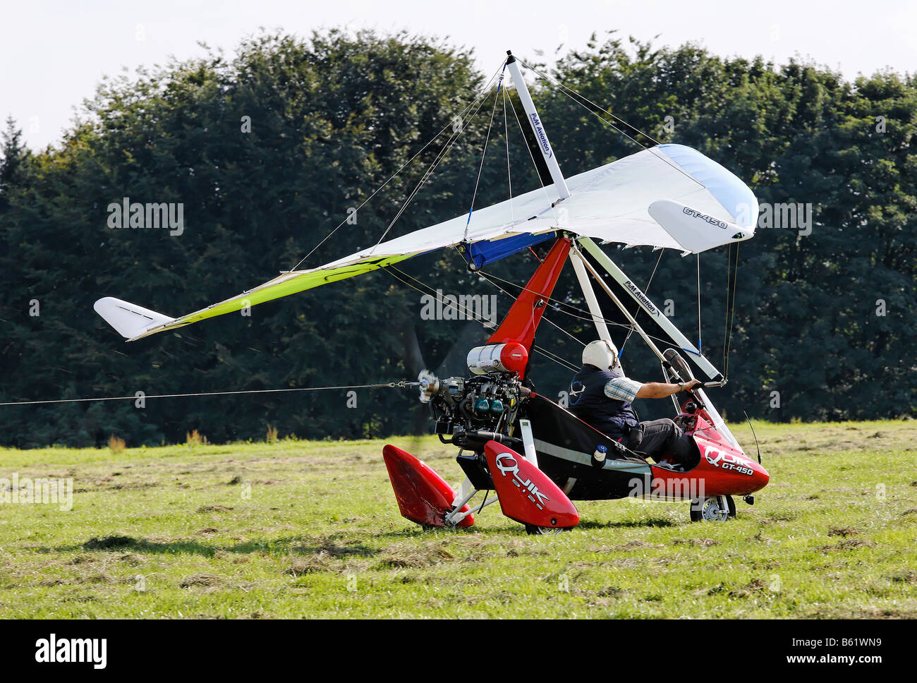 Ultralight airplane GT 450 from P + M Aviation starting to tow another aircraft, Glider Airport