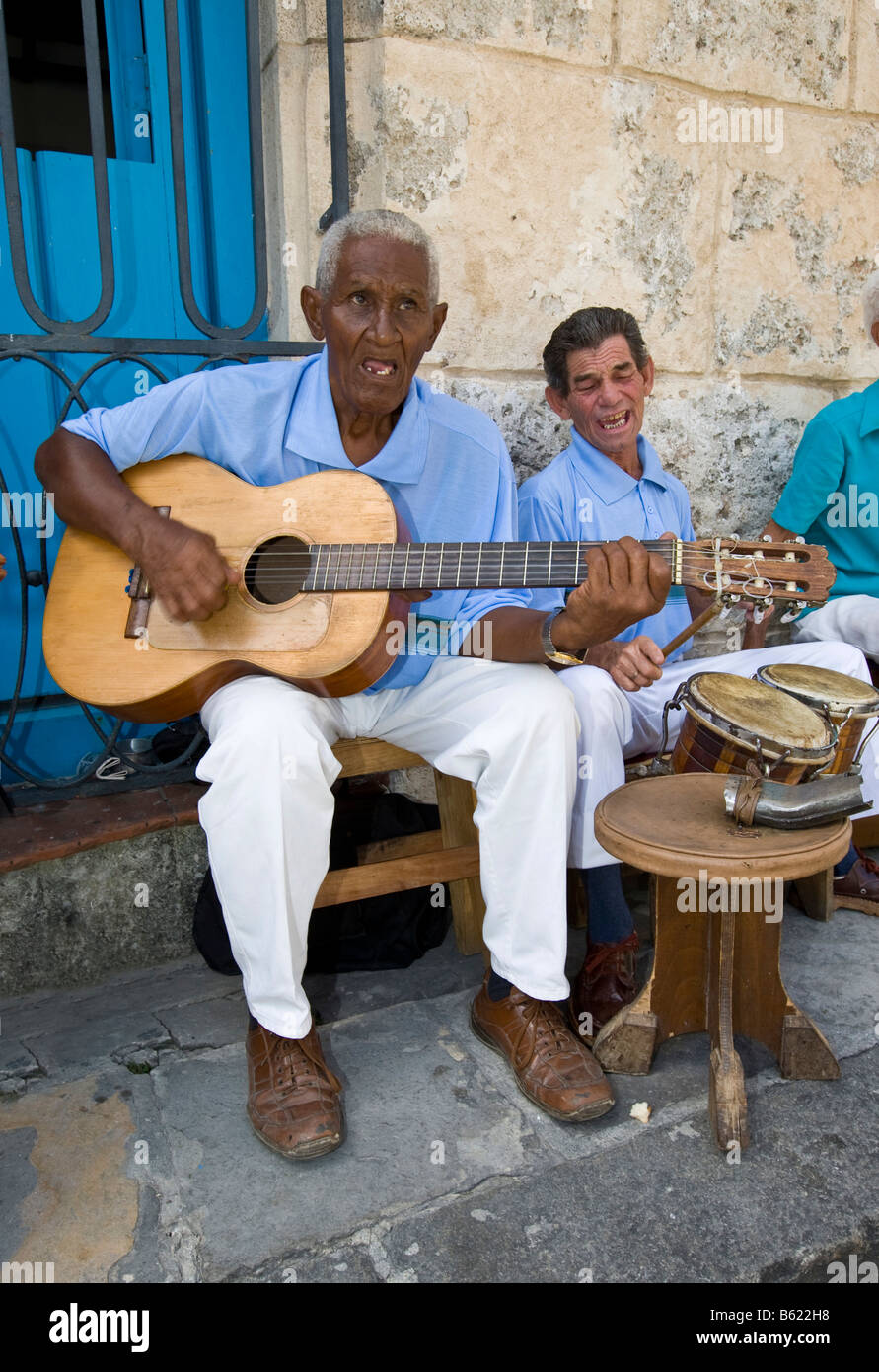 Musicians in the historic city centre of Havana, Cuba, Caribbean Stock Photo