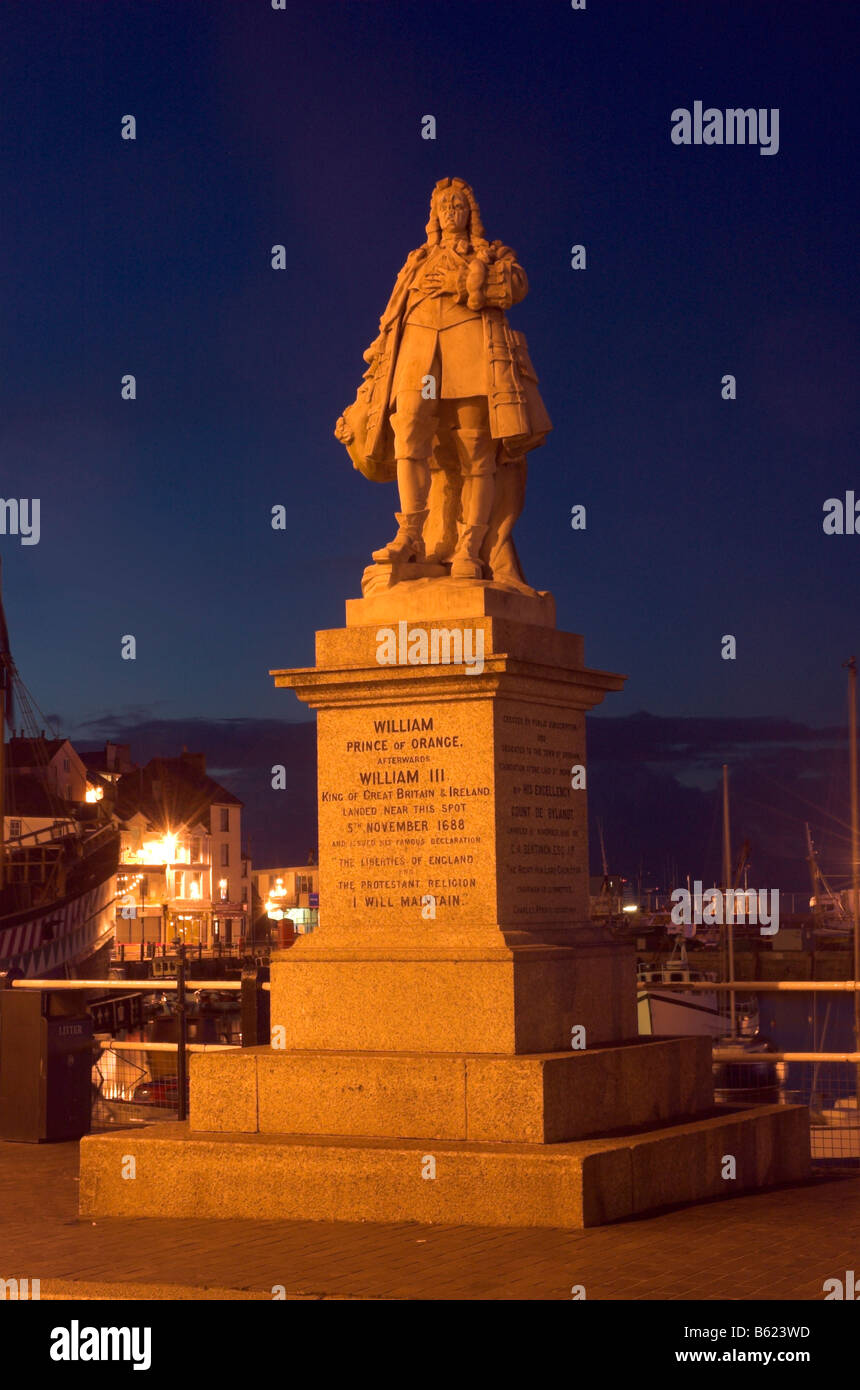 The statue of William of Orange at Brixham at night Stock Photo Alamy