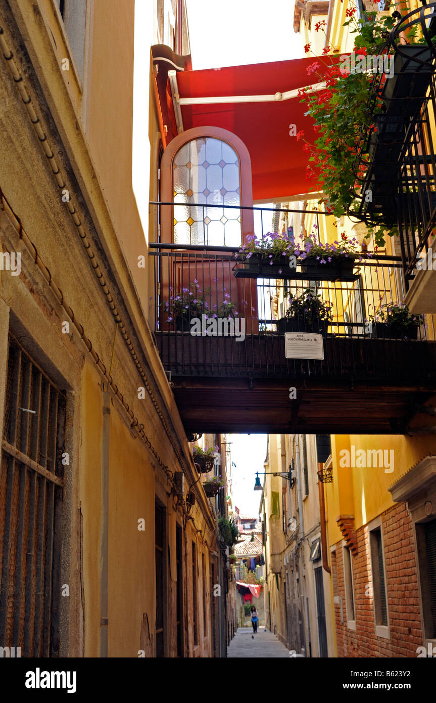 Two houses hires stock photography and images Alamy