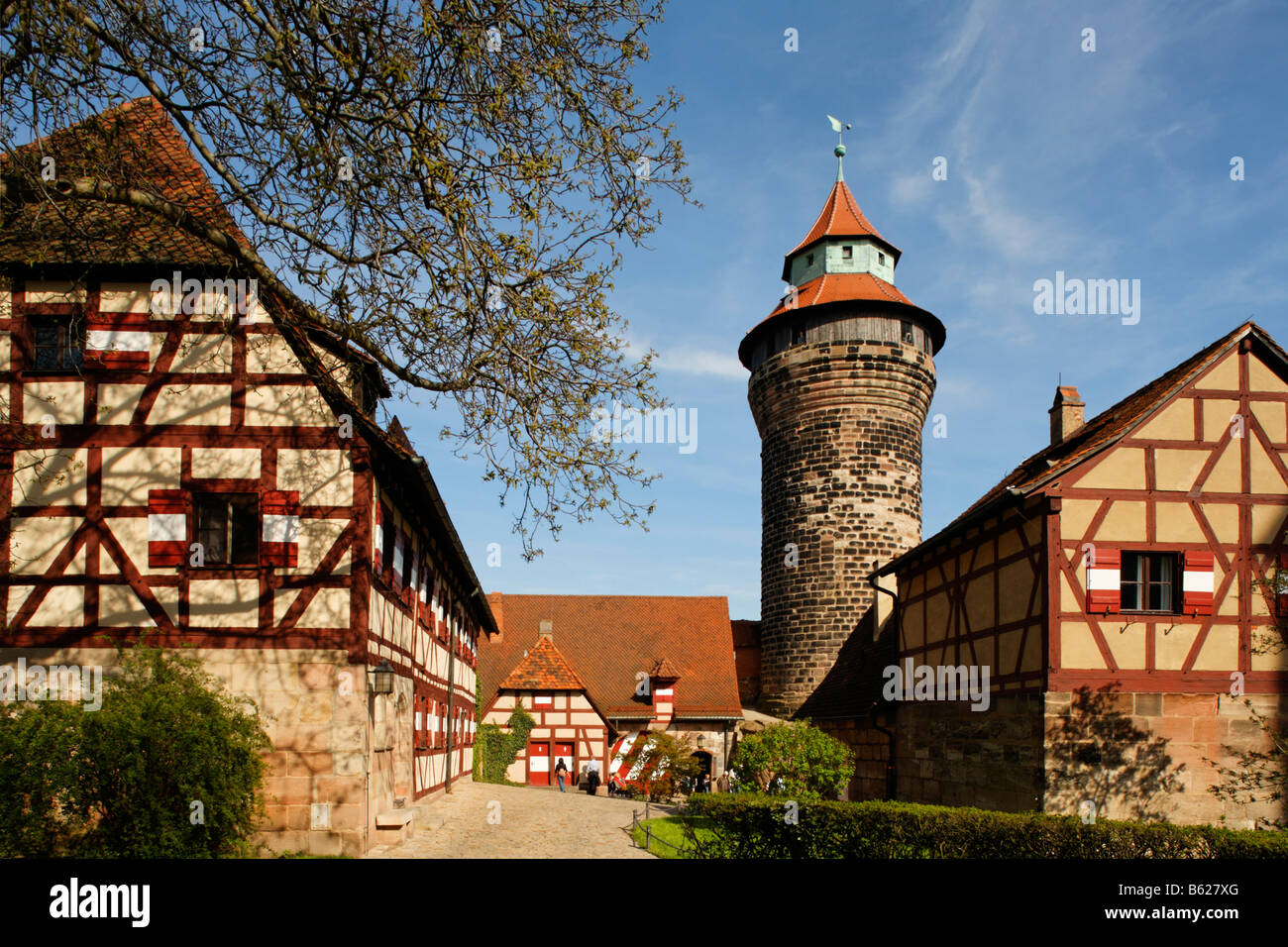 Nuremberg Castle or Kaiserburg, front yard, Sinwelturm Tower, Finanzstadl, fortress administration, historic city centre, Nurem Stock Photo