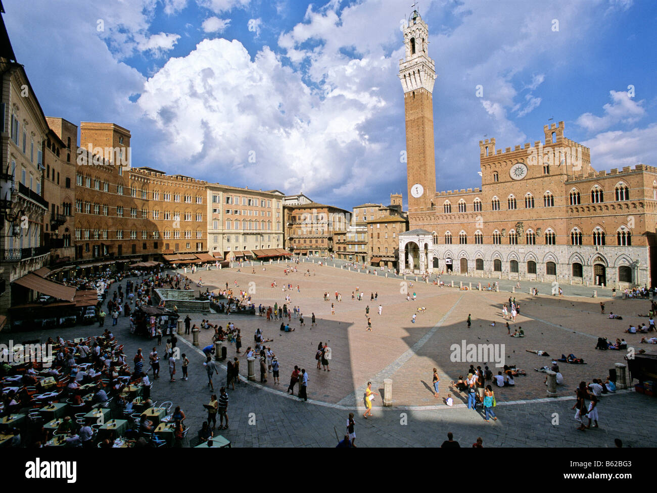 Palazzo Sansedoni left, P. Pubblico with the Torre del Mangia and chapel, Piazza Il Campo, Siena, Tuscany, Italy, Europe Stock Photo