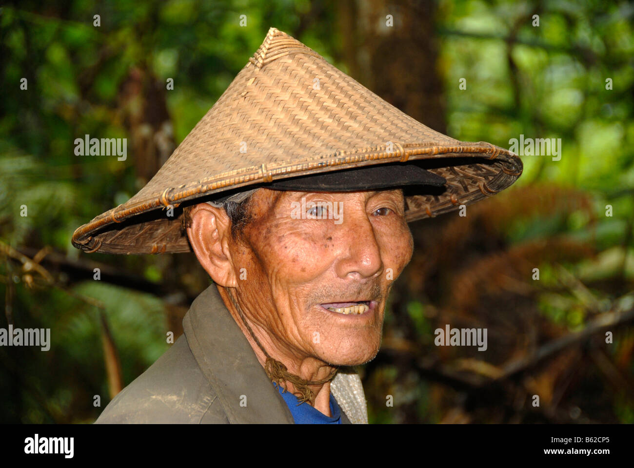 Portrait of an old man wearing a typical rice hat of the Phunoy tribe, Phongsali Province, Laos, South East Asia Stock Photo