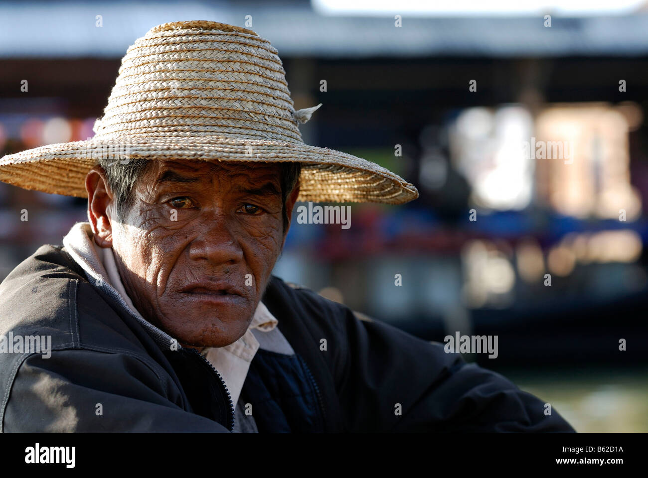 Old man wearing hat hi-res stock photography and images - Alamy