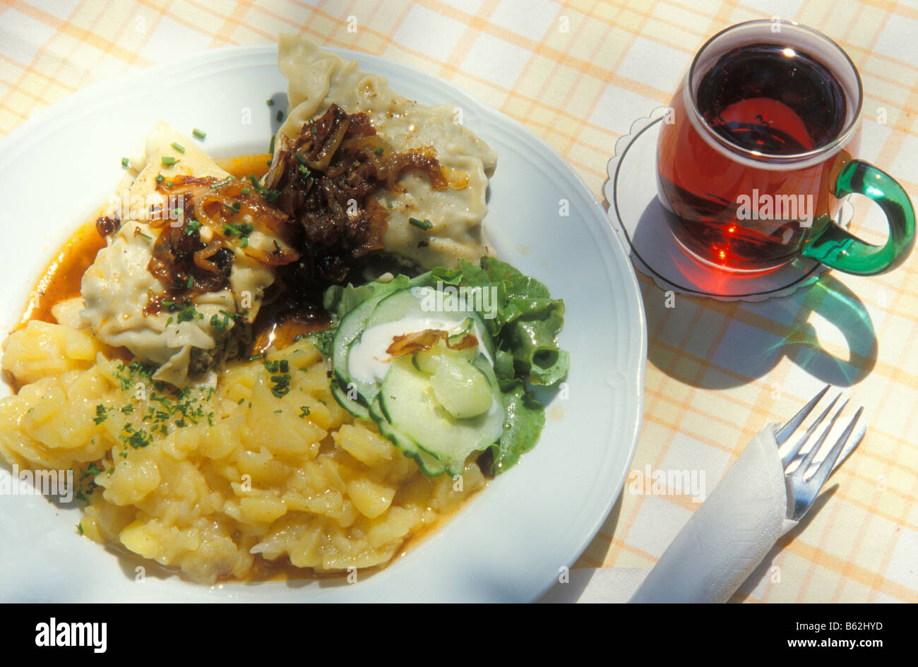 Maultaschen, Lubricate, Red Wine, Potato Salad,Typical Swabian Food, Specialty, Swabian Alb, Baden Wurttemberg, Germany Stock Photo