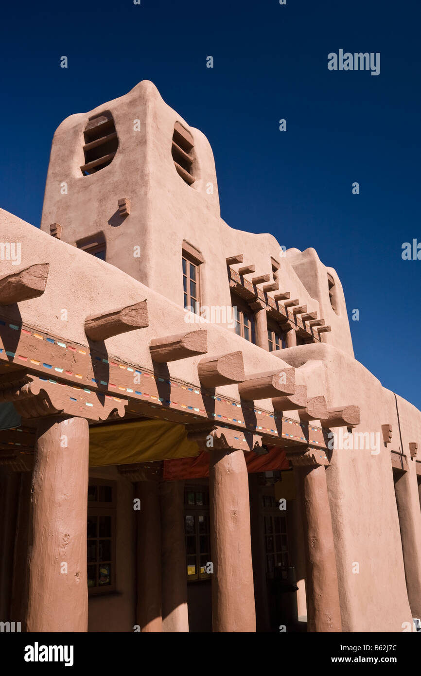 Adobe style building, Santa Fe in New Mexico, USA, blue sky Stock Photo