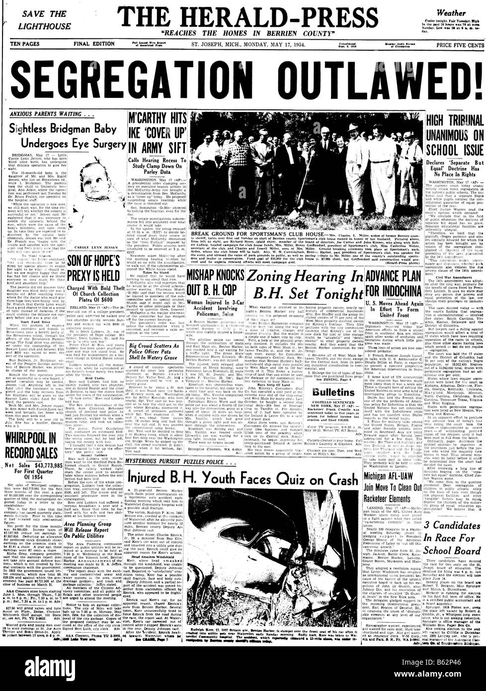 Front page of a 1954 US newspaper about the end of segregation in the USA Stock Photo