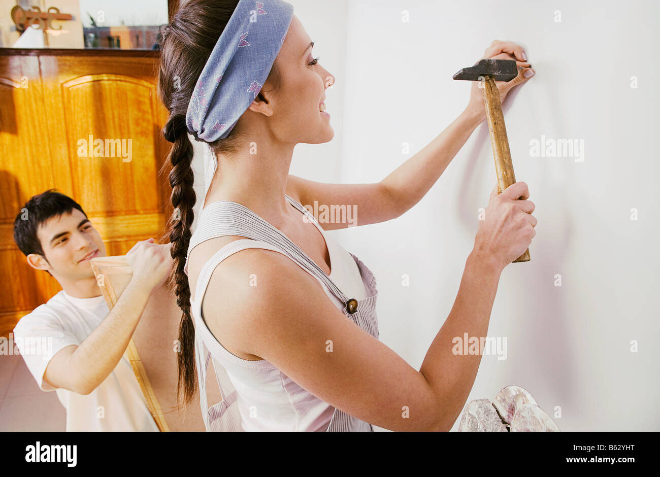 Man hammer nail picture hi-res stock photography and images - Alamy