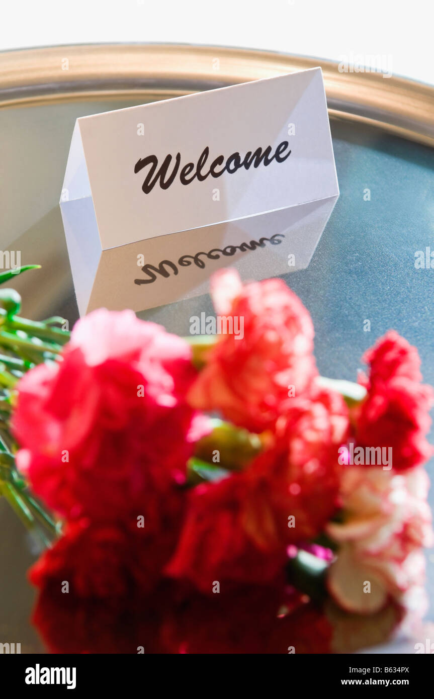 Welcome note with flowers hi-res stock photography and images - Alamy