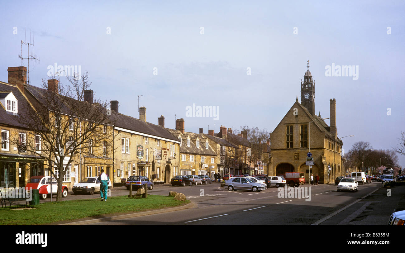 UK England Gloucestershire Moreton in Marsh High Street Stock Photo Alamy