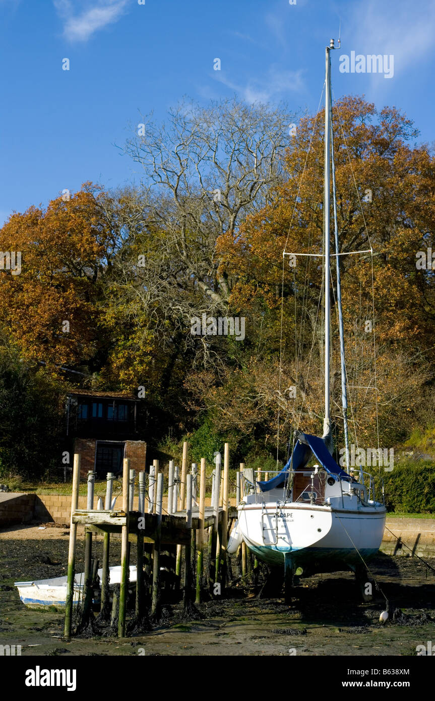 Jetty and Boat, Low Tide, at Wooton Creek, Isle of Wight, England, UK, GB. Stock Photo