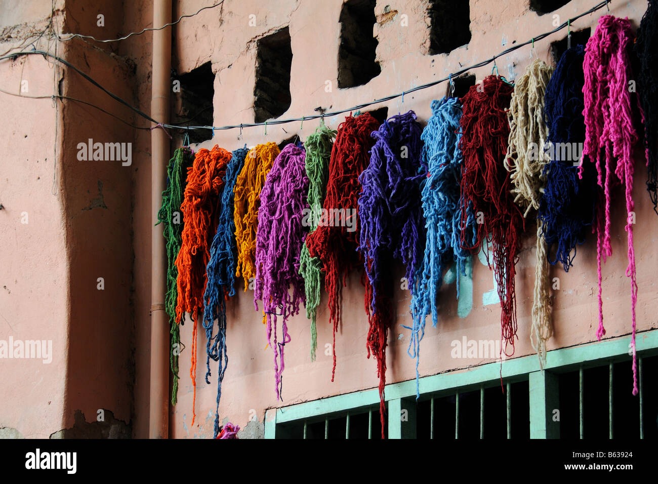 Cloth dyers trade hi-res stock photography and images - Alamy