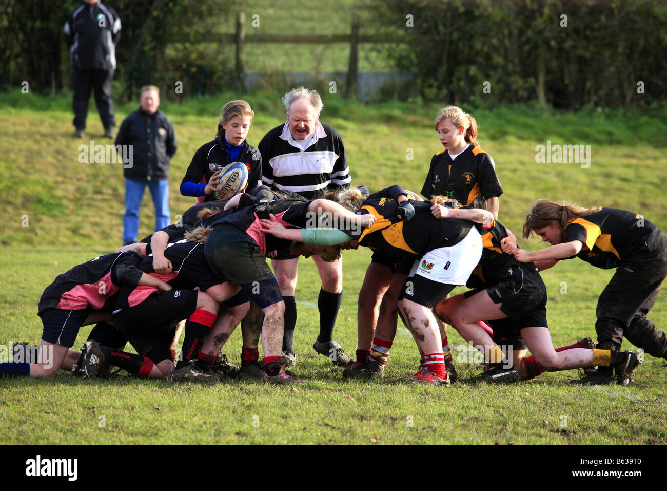 Team sport females autumn hi-res stock photography and images - Alamy