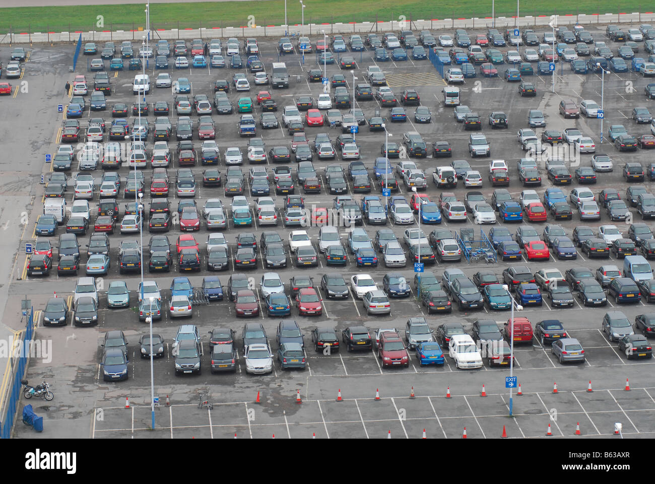Short term car park at Luton Airport Stock Photo - Alamy