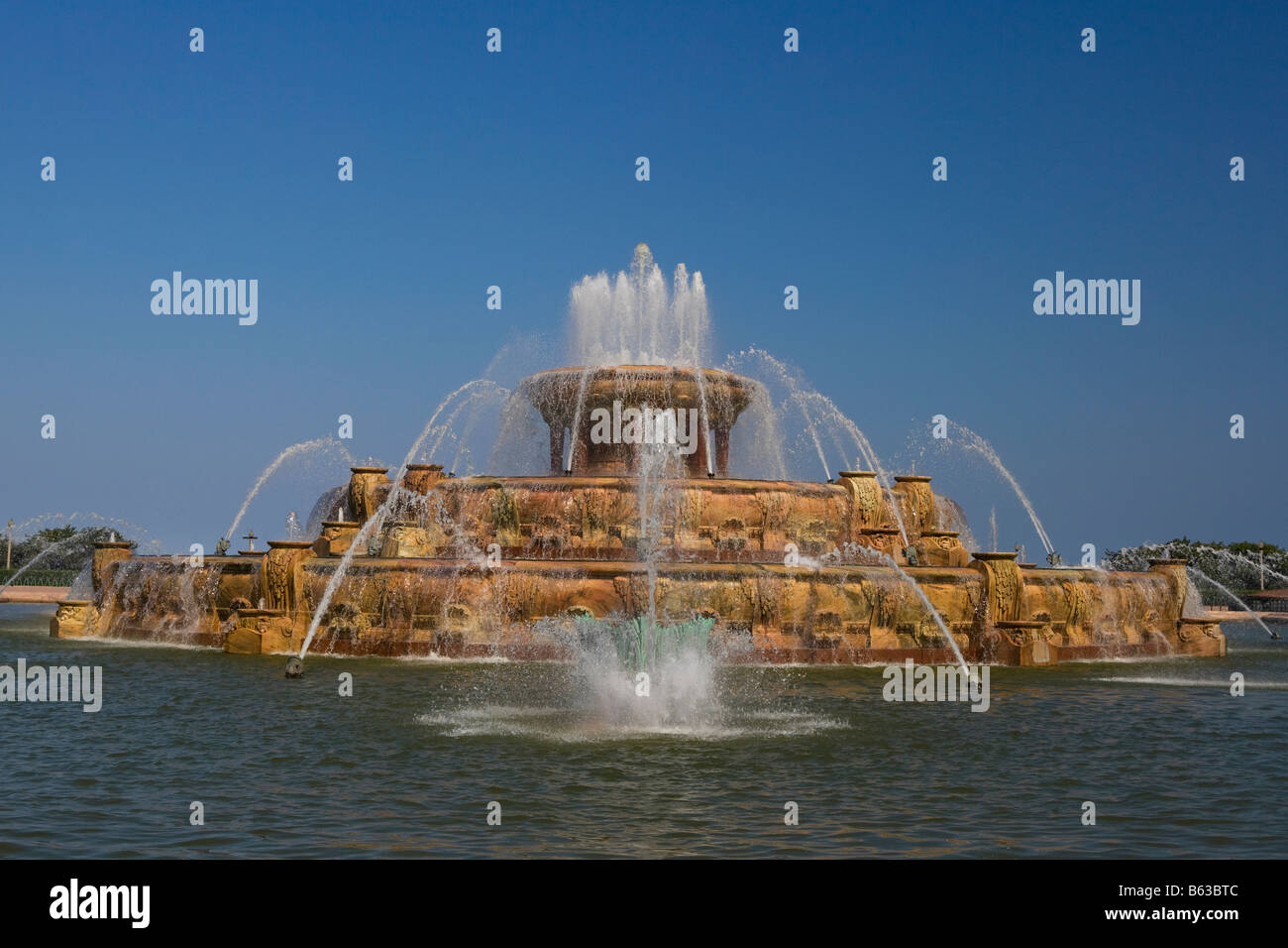 Fountain in a park, Buckingham Fountain, Grant Park, Chicago, Illinois