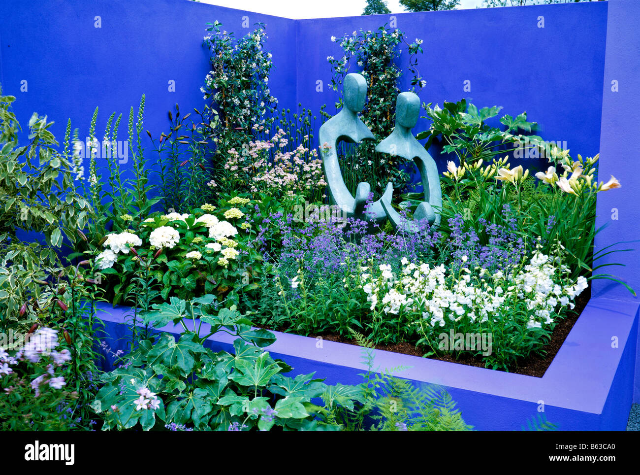 A modern and contemporary garden at Hampton Court Stock Photo