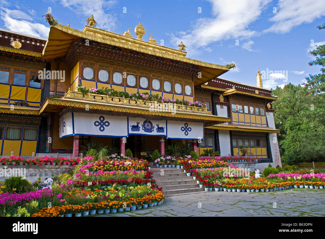 Norbulingka or Jewel Park, Tagten Migyur Podrang, the Dalai Lama's Summer  Palace, Lhasa, Tibet, China. JMH3759 Stock Photo - Alamy