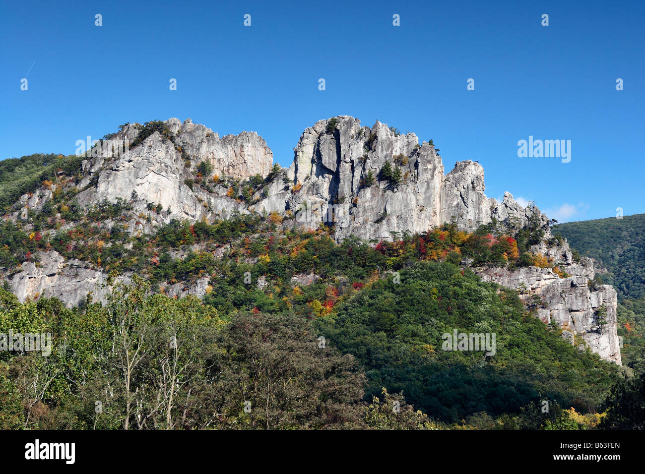 The large crag of Tuscarora quartzite that forms Seneca Rocks in