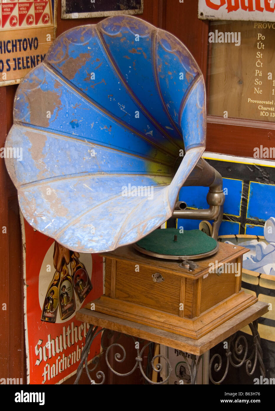 Old gramophone, record-player, Cesky Krumlov, UNESCO World Heritage Site, Czech Republic, Europe Stock Photo