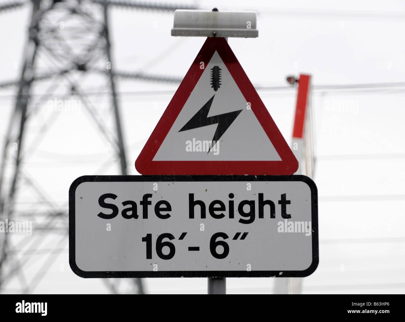 Sign height warning hires stock photography and images Alamy