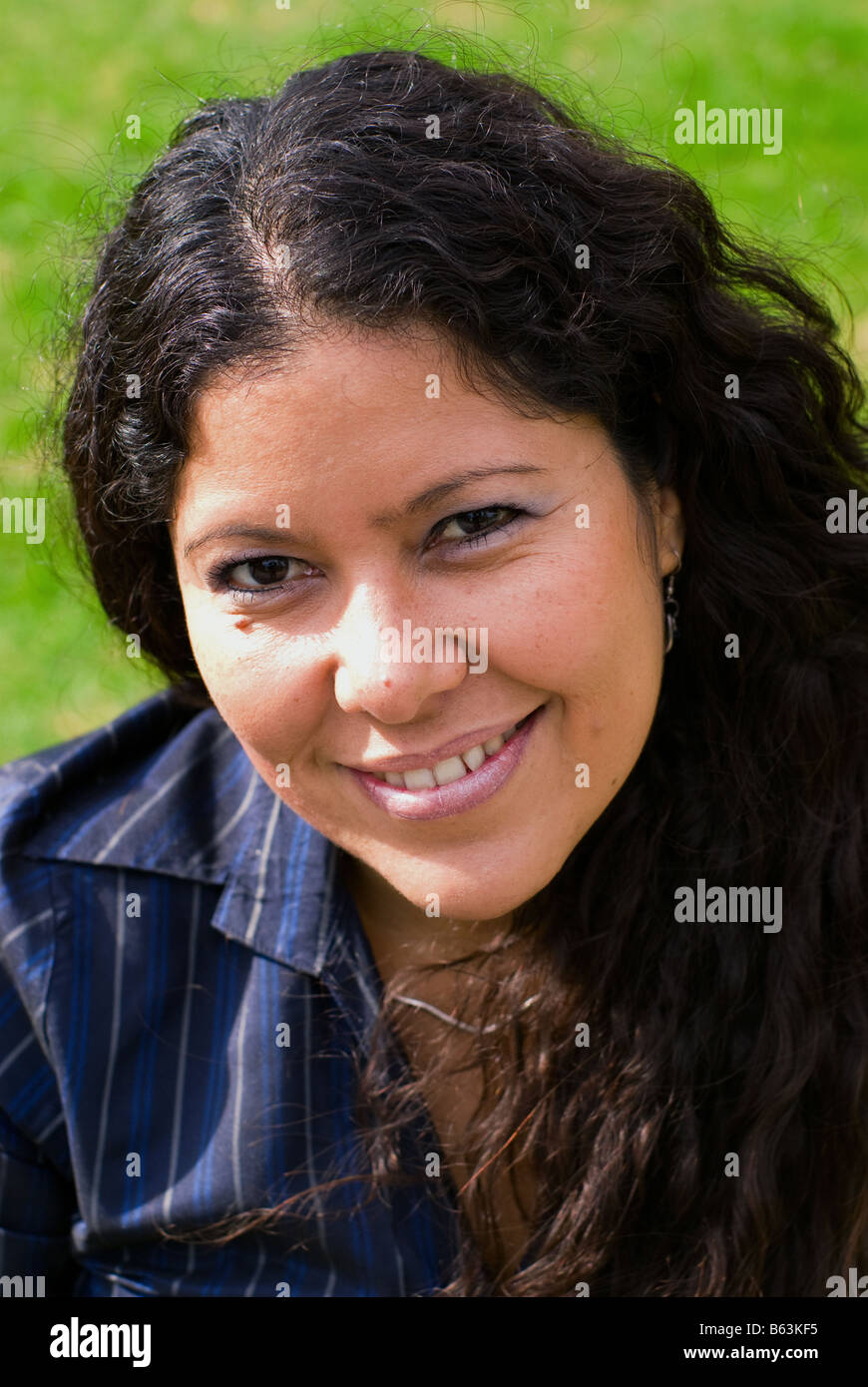 Smiling colombian woman hi-res stock photography and images - Alamy