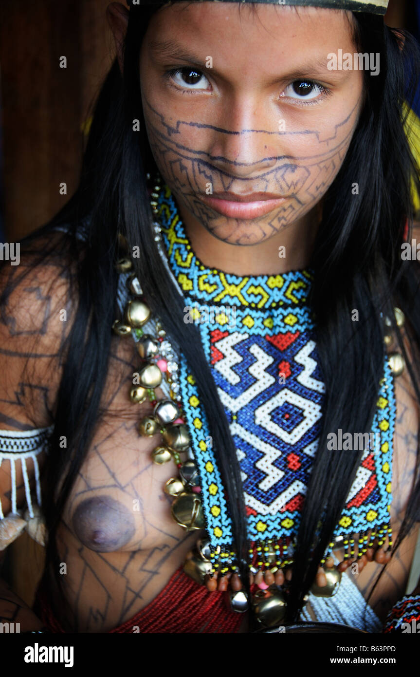 A girl painted for the Pishta, a coming of age ritual of the Yine tribe in  the Peruvian Amazon Stock Photo - Alamy