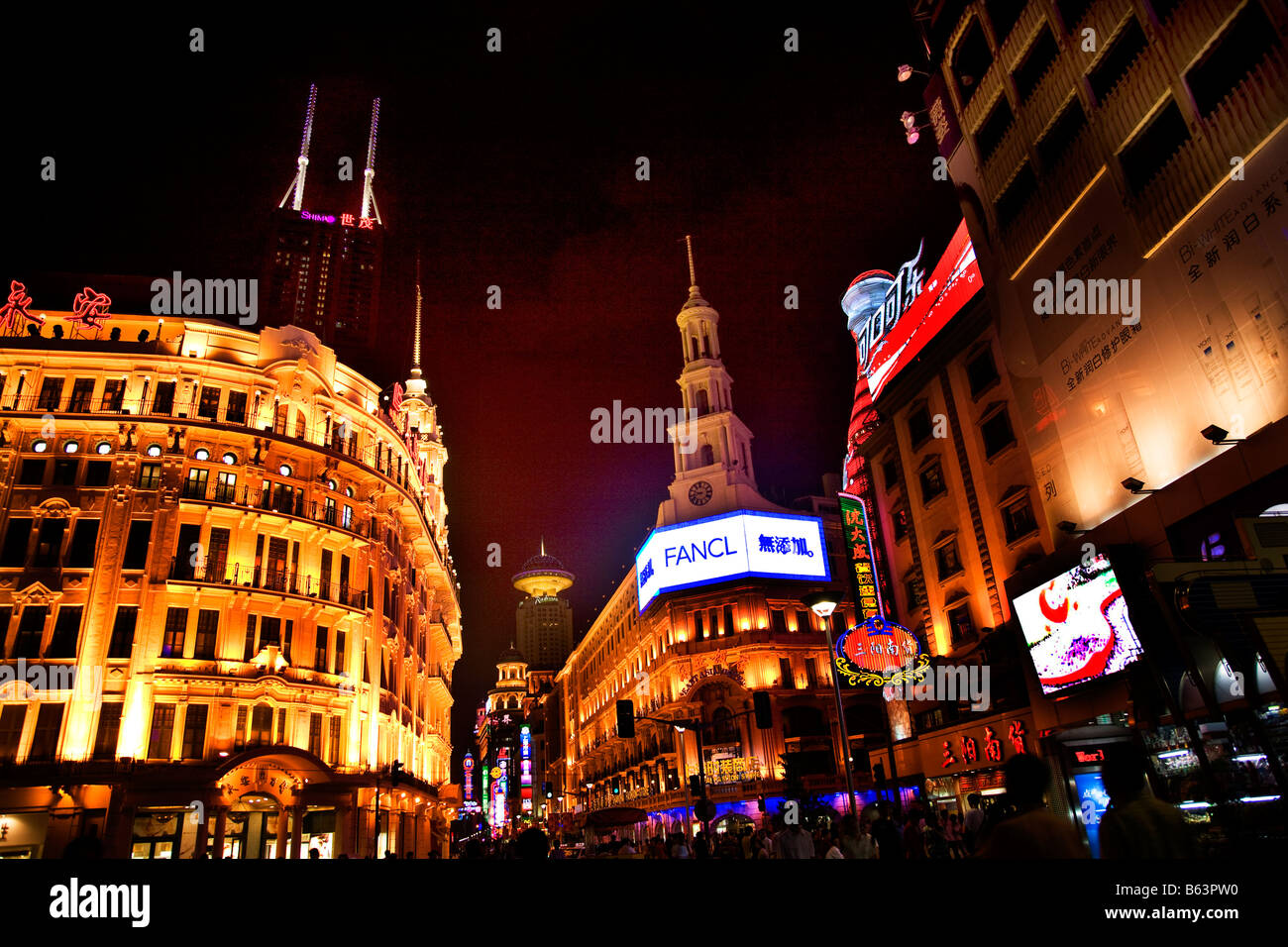 Nanjing lu shopping street night hi-res stock photography and images ...