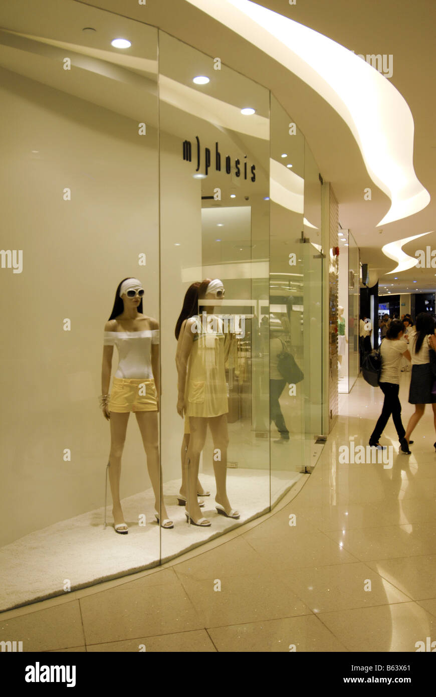A SHOPPING MALL IN SINGAPORE Stock Photo - Alamy