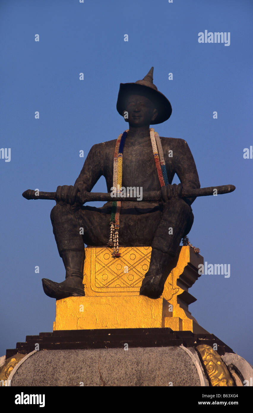 Sculpture of Loatian King Setthathirat, who ruled Laos 1548-71, near the Great Golden Stupa, Vientiane, Laos Stock Photo