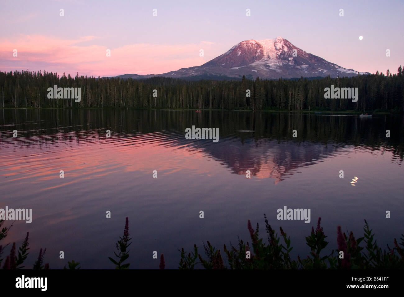Mount adams takhlakh lake hi-res stock photography and images - Alamy