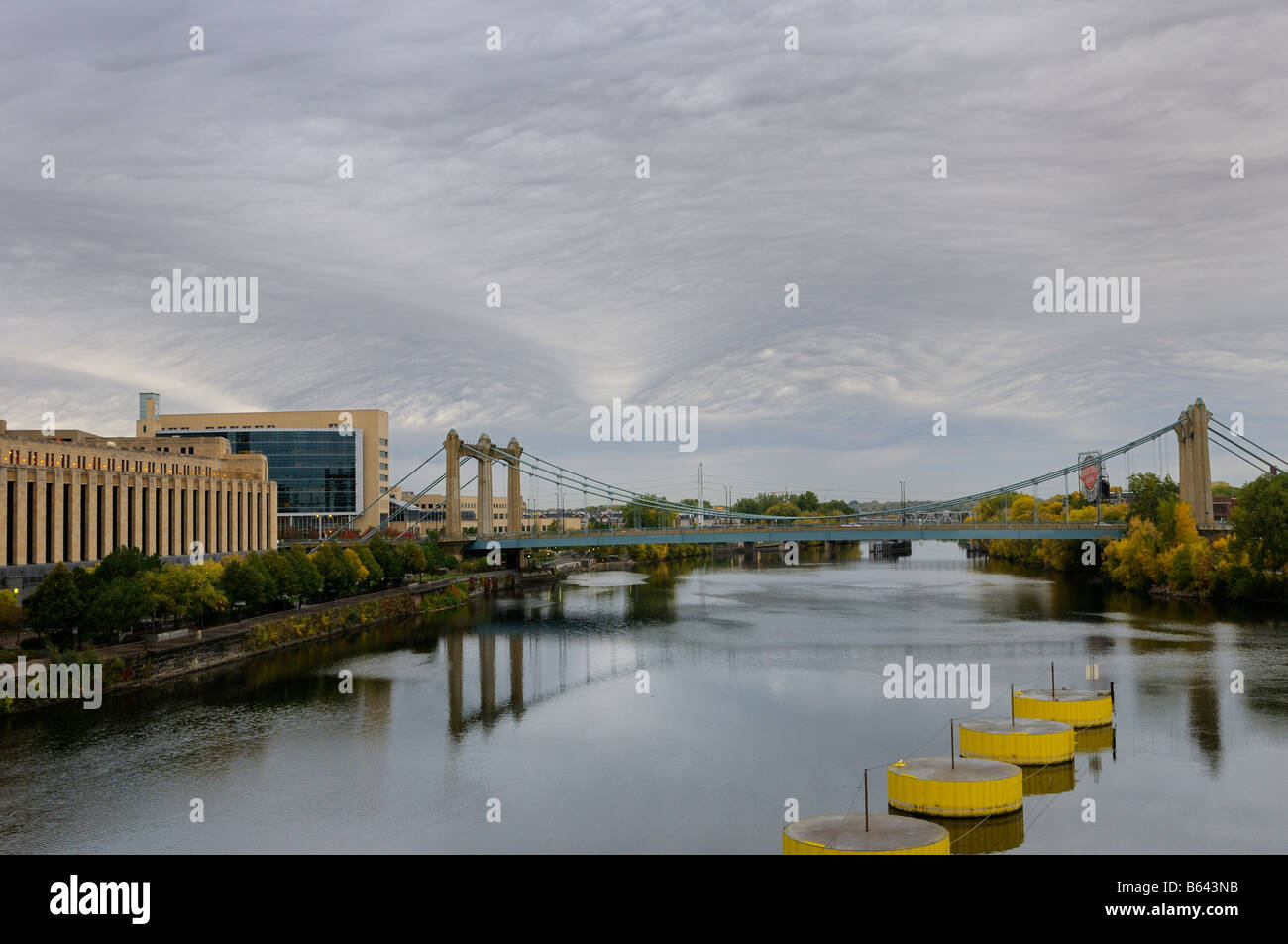 Hennepin Avenue suspension bridge over the Mississippi river at