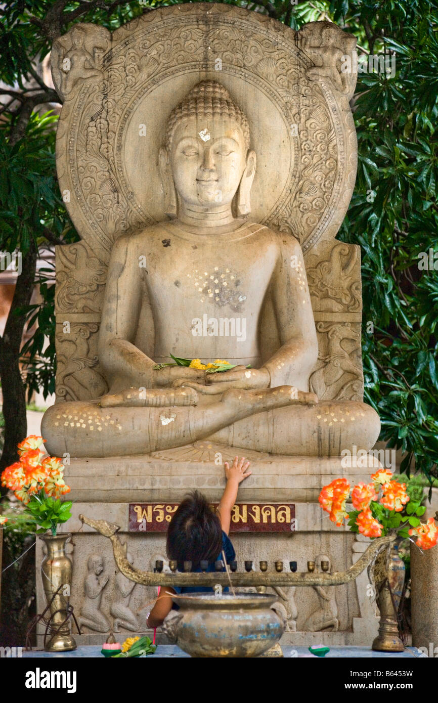 Children learn honor and respect for the Buddha from an