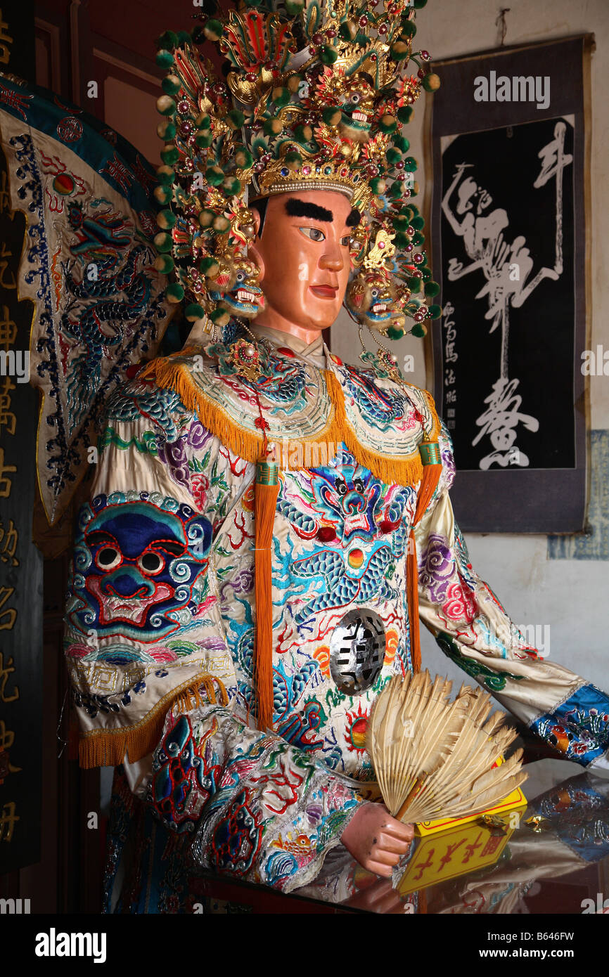 Chinese god of war statue hi-res stock photography and images - Alamy
