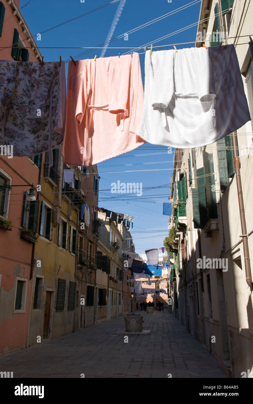 Clotheslines in Corte Nuova, Via Guiseppe Garibaldi Sestiere Castello
